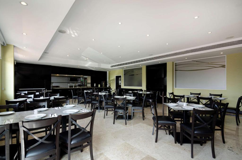Restaurace v ubytování DoubleTree by Hilton Queretaro