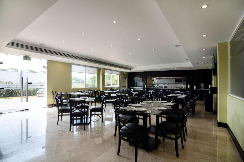 Restaurace v ubytování DoubleTree by Hilton Queretaro