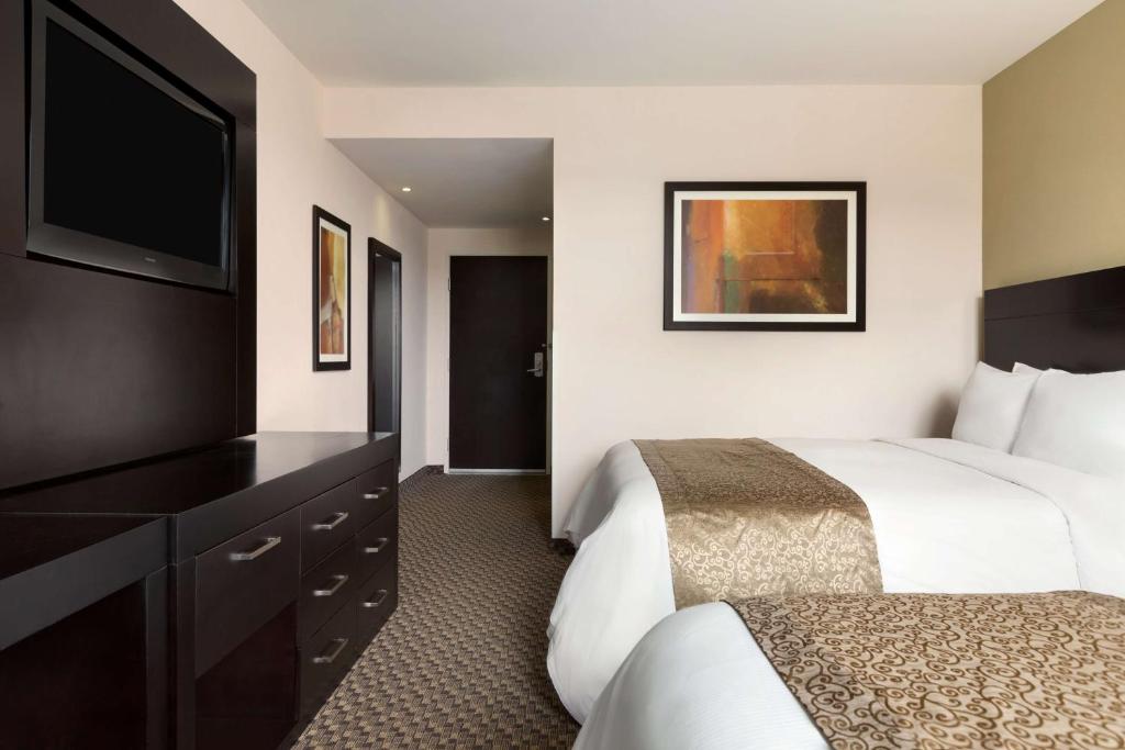Postel nebo postele na pokoji v ubytování DoubleTree by Hilton Queretaro