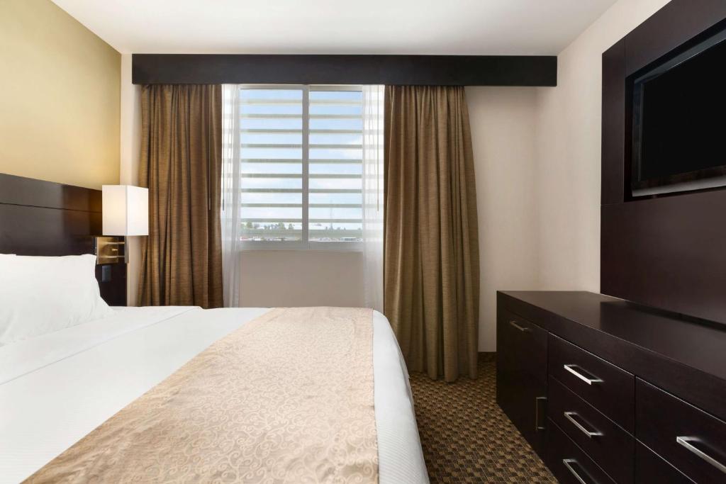 Postel nebo postele na pokoji v ubytování DoubleTree by Hilton Queretaro