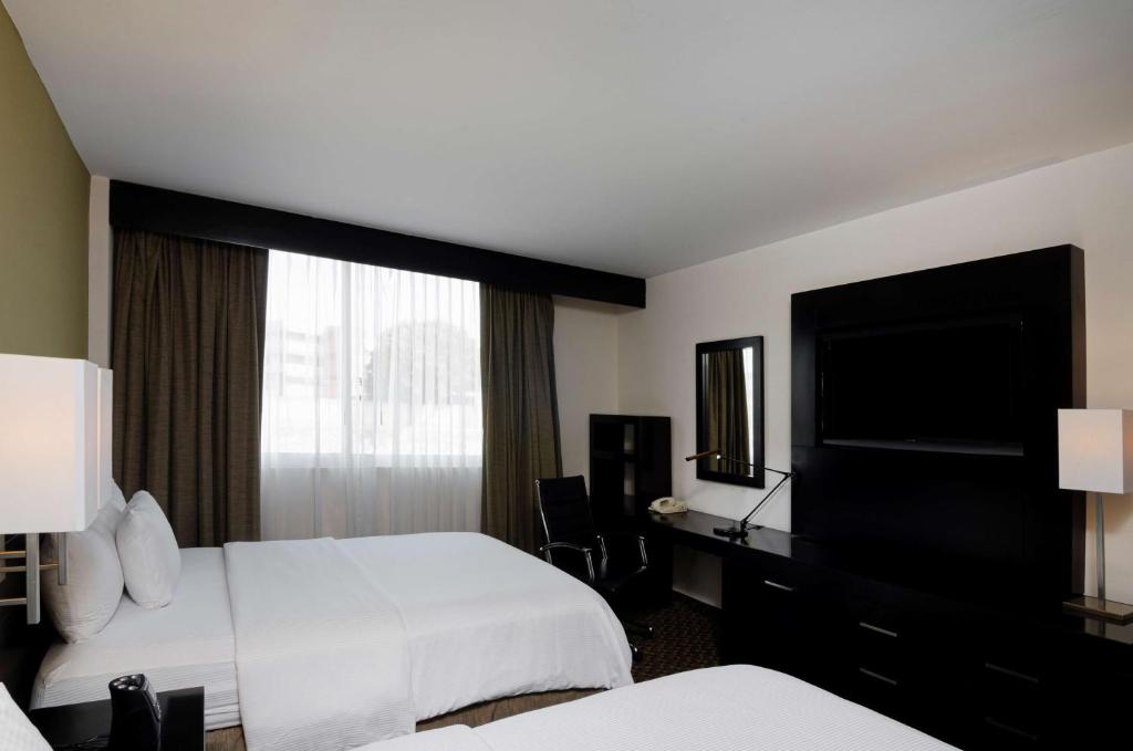 Postel nebo postele na pokoji v ubytování DoubleTree by Hilton Queretaro