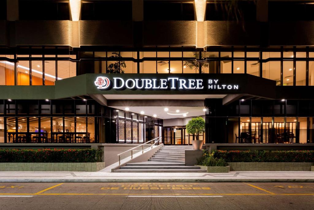a building with a duddle tree library at night at DoubleTree by Hilton Veracruz in Veracruz