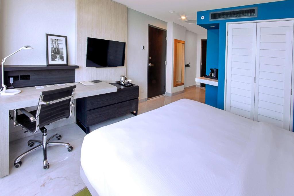 TV a/nebo společenská místnost v ubytování DoubleTree by Hilton Veracruz