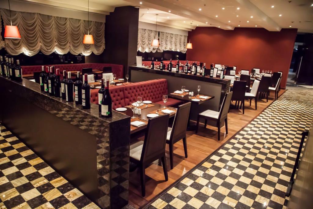 Restaurace v ubytování DoubleTree by Hilton Bogota Parque 93