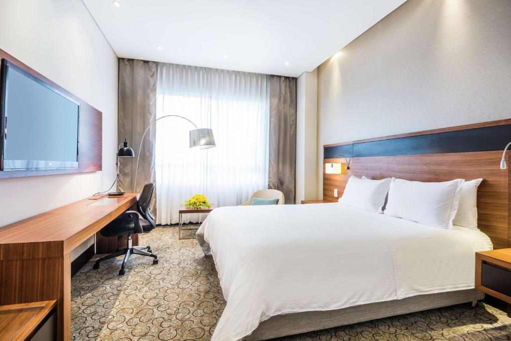 TV a/nebo společenská místnost v ubytování DoubleTree by Hilton Bogota Parque 93