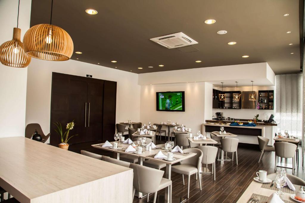 TV a/nebo společenská místnost v ubytování DoubleTree by Hilton Bogota Parque 93