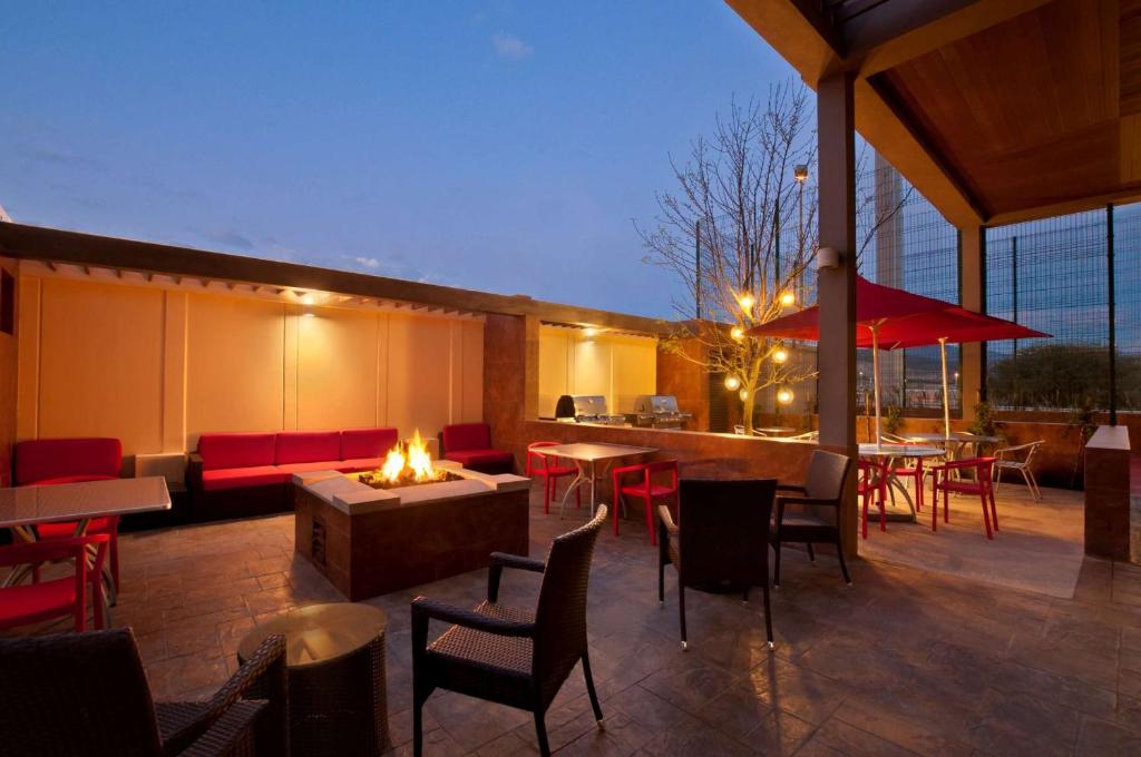 Posezení v ubytování Homewood Suites by Hilton Queretaro
