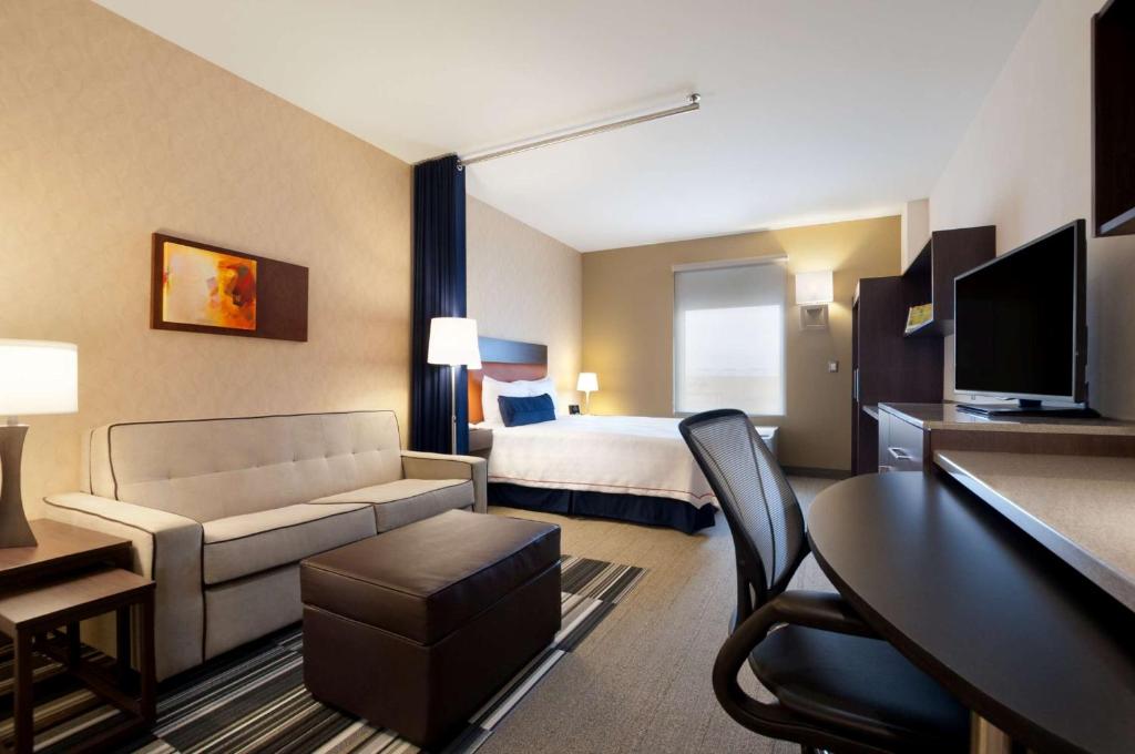 TV a/nebo společenská místnost v ubytování Homewood Suites by Hilton Queretaro