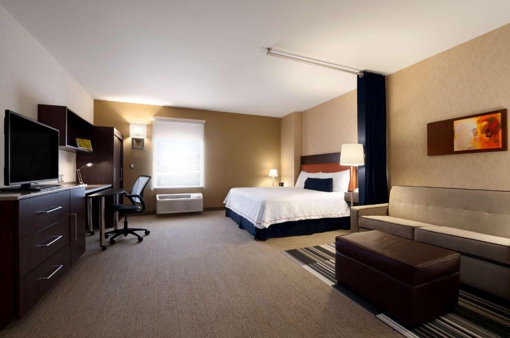 Postel nebo postele na pokoji v ubytování Homewood Suites by Hilton Queretaro