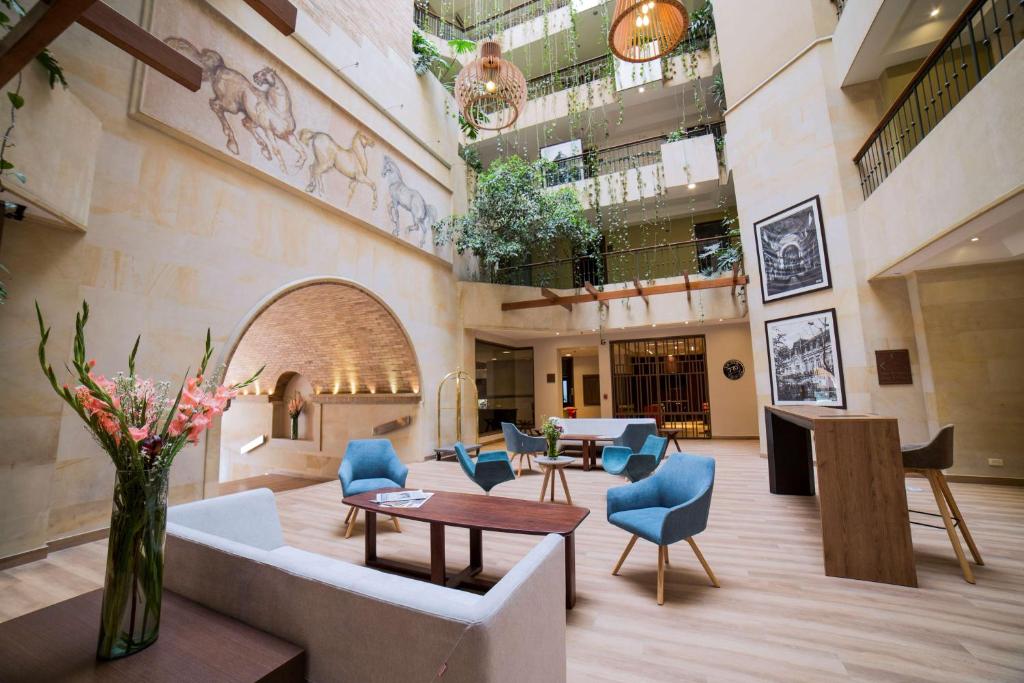 Posezení v ubytování Embassy Suites by Hilton Bogotá - Rosales