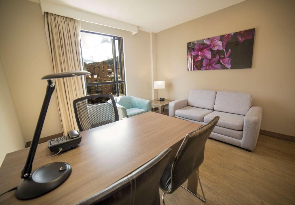 Posezení v ubytování Embassy Suites by Hilton Bogotá - Rosales