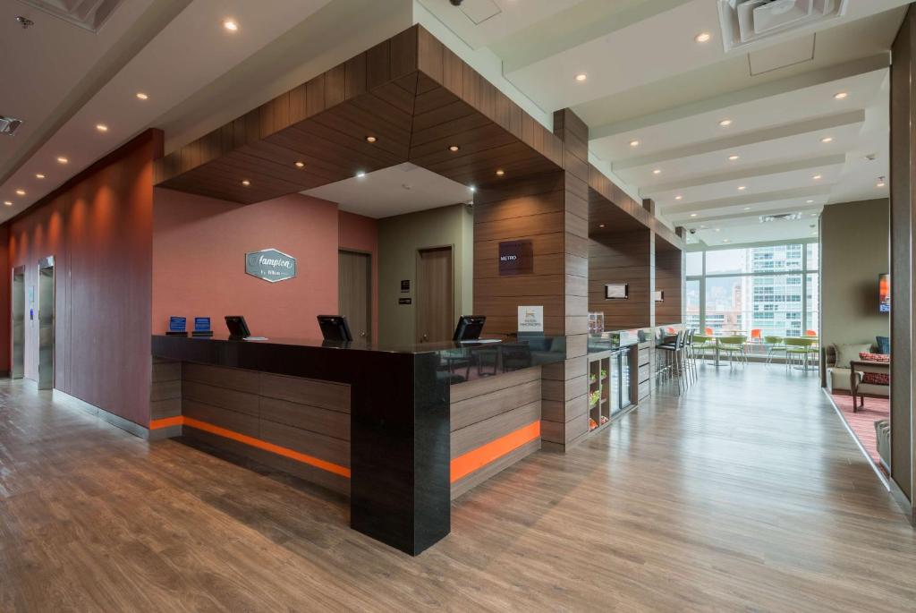 Vstupní hala nebo recepce v ubytování Hampton by Hilton Medellin