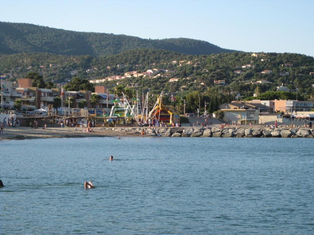 a person swimming in the water near a beach at Rez de villa, 2 pièces, 2 à 4 pers, à 250 m plage et centre-ville in Cavalaire-sur-Mer