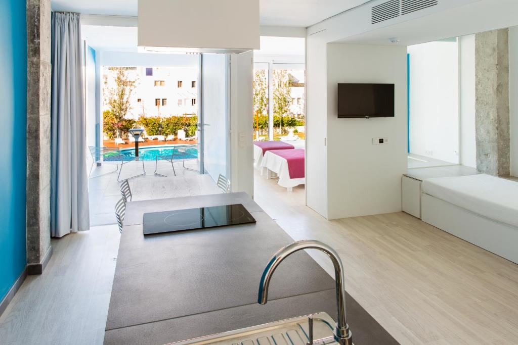 Ebano Hotel Apartments & Spa, Platja den Bossa – opdaterede ...