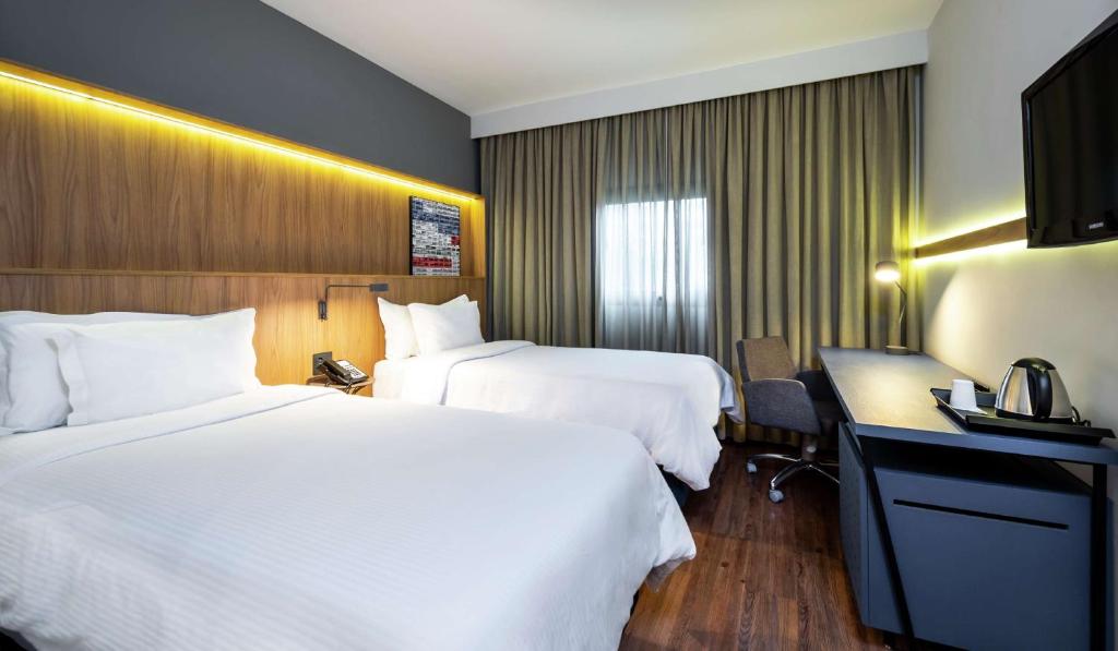 Cama o camas de una habitación en Hampton by Hilton Guarulhos Airport