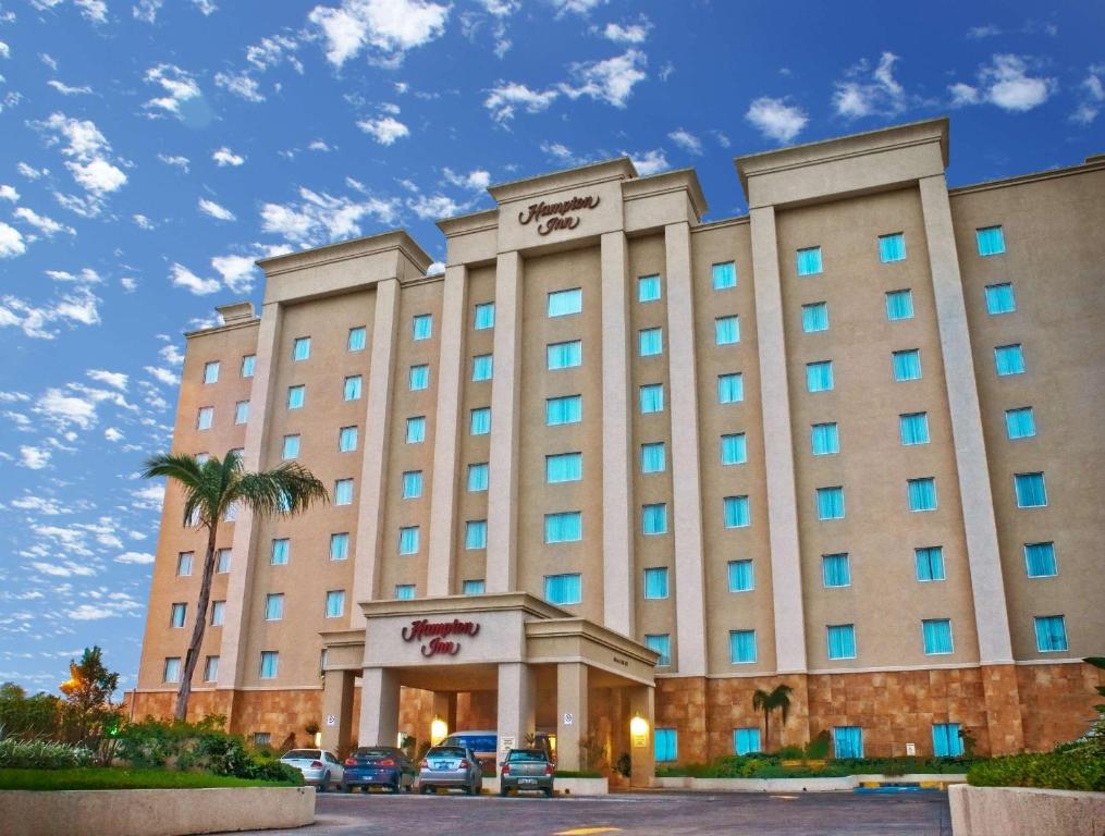 a rendering of the trump international hotel las vegas w obiekcie Hampton Inn Tampico Airport w mieście Tampico