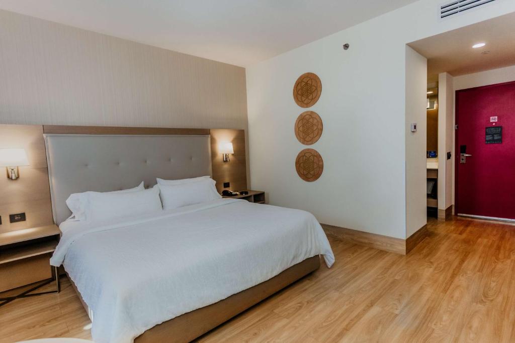 Postel nebo postele na pokoji v ubytování Hilton Garden Inn Silao Aeropuerto Bajio