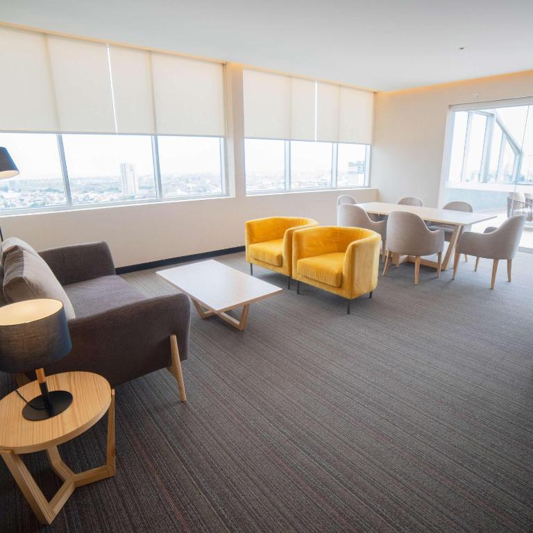 Posezení v ubytování Doubletree By Hilton Trujillo