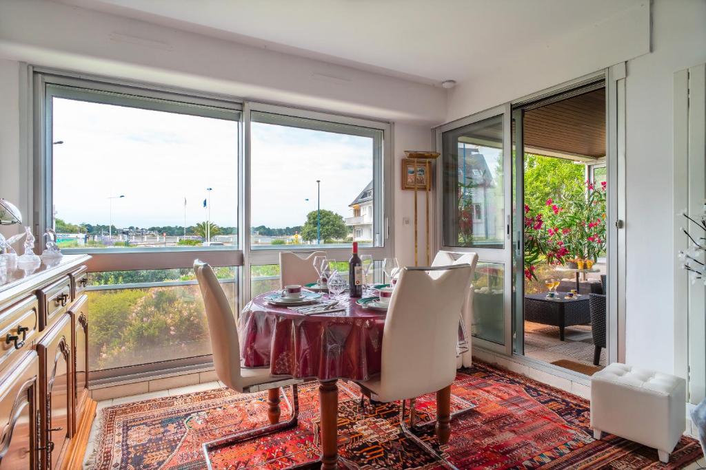 Balkón nebo terasa v ubytování Appartement à Bénodet 3 étoiles avec vue sur mer