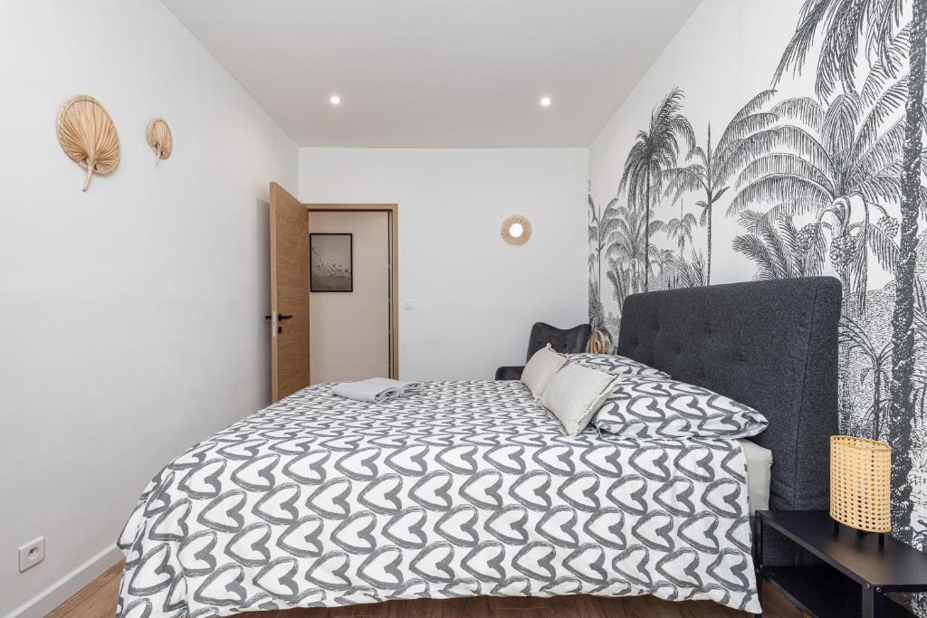 Un ou plusieurs lits dans un hébergement de l'établissement LA CASA REINE JEANNE- CENTRAL prés de la gare - WIFI - PARKING - Neuf ET CONFORT
