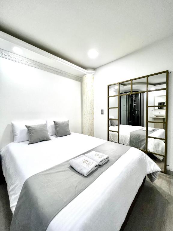 Postel nebo postele na pokoji v ubytování Orbe Hotel Medellín