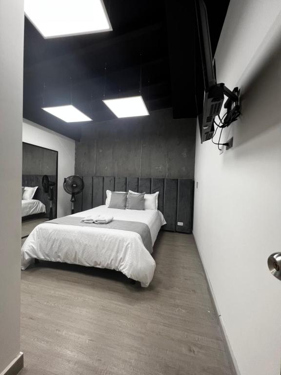 Postel nebo postele na pokoji v ubytování Orbe Hotel Medellín