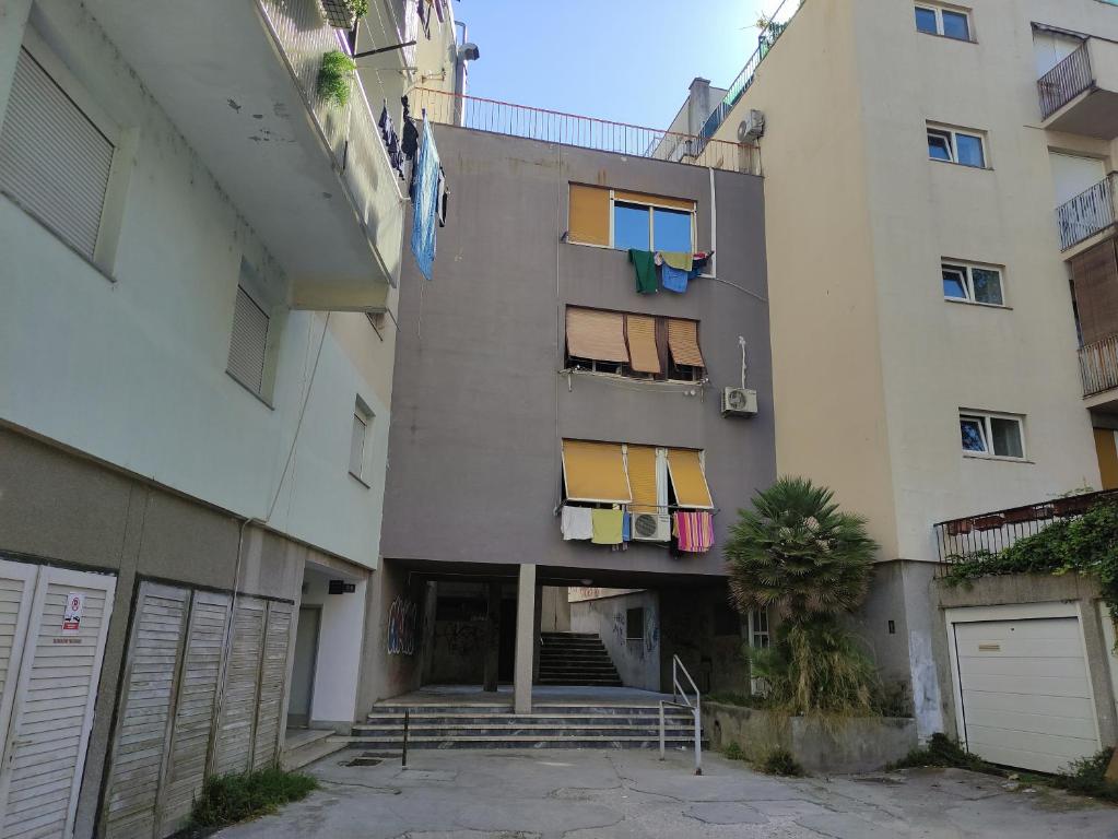 Budova, v ktorej sa apartmán nachádza