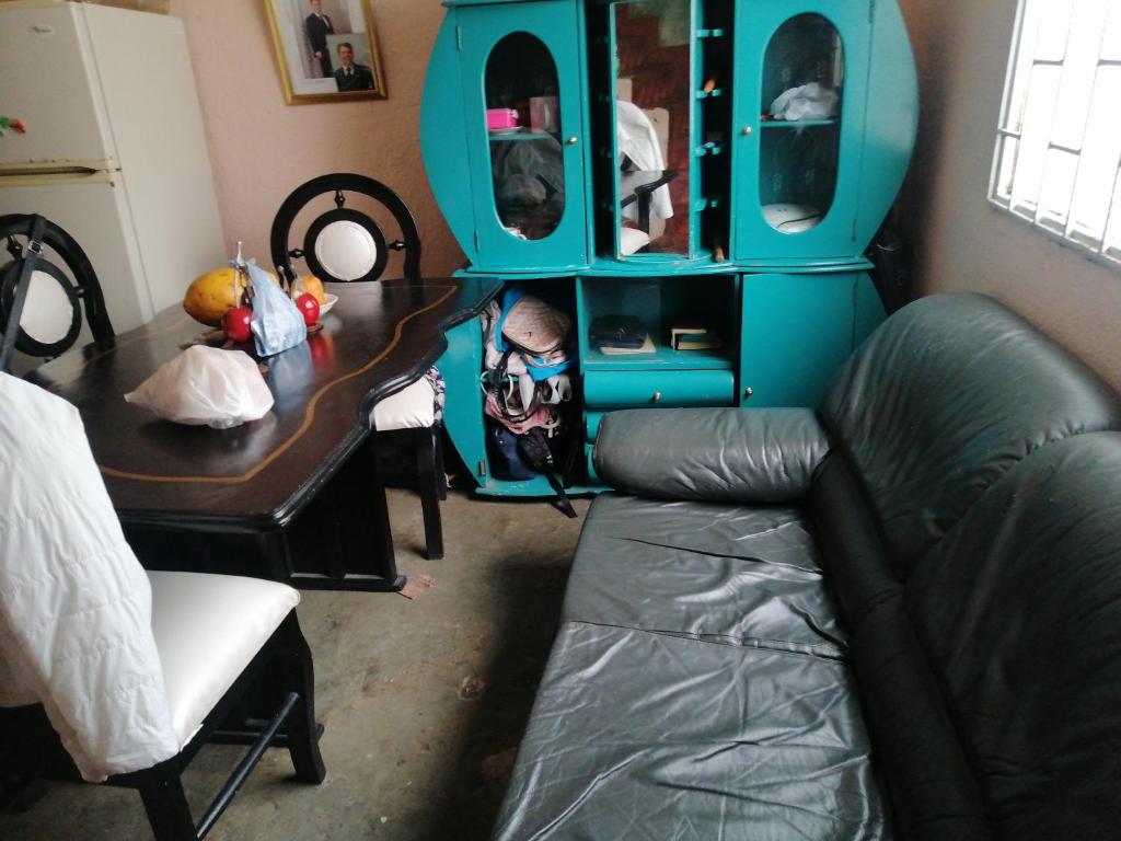 a living room with a couch and a table at Casa familiar in Soacha