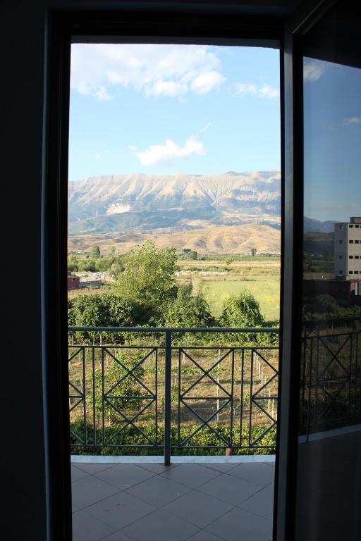 Nespecifikovaný výhled na hory nebo výhled na hory při pohledu z hotelu