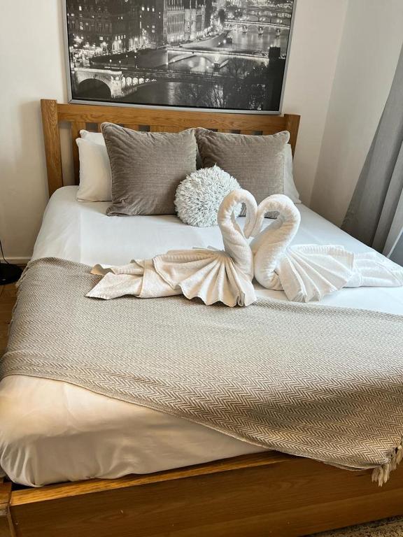 Katil atau katil-katil dalam bilik di 1 Bedroom property in East London
