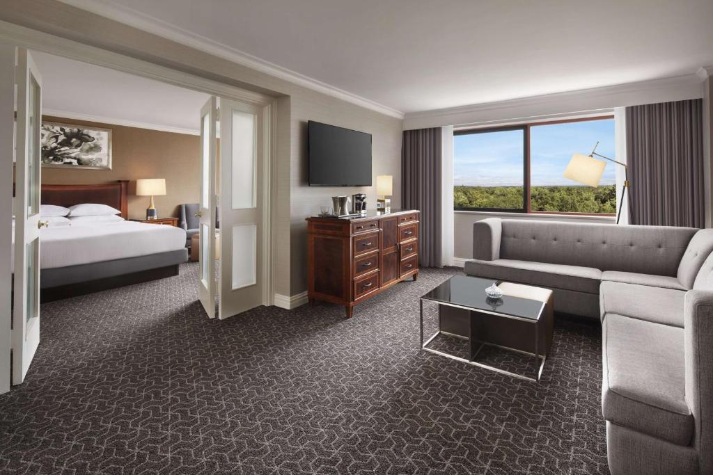 Hilton Short Hills - Junior King Suite