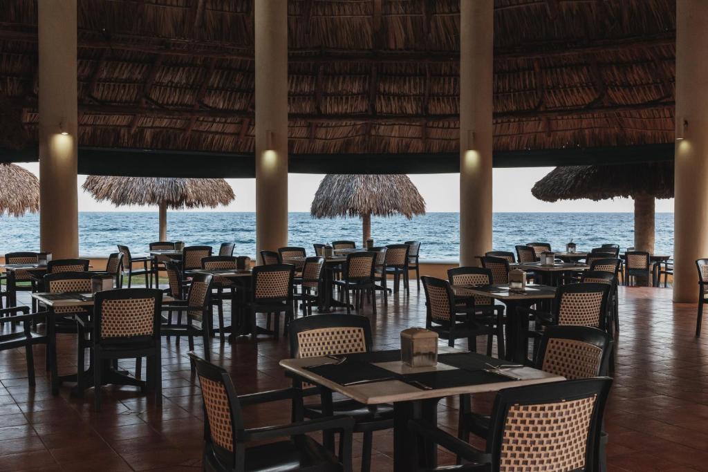 Restaurace v ubytování Hotel Cayman Suites