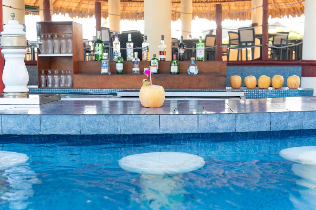 Bazén v ubytování Hotel Cayman Suites nebo v jeho okolí