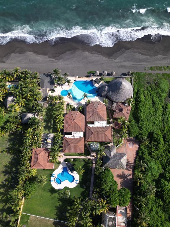 Bazén v ubytování Hotel Cayman Suites nebo v jeho okolí