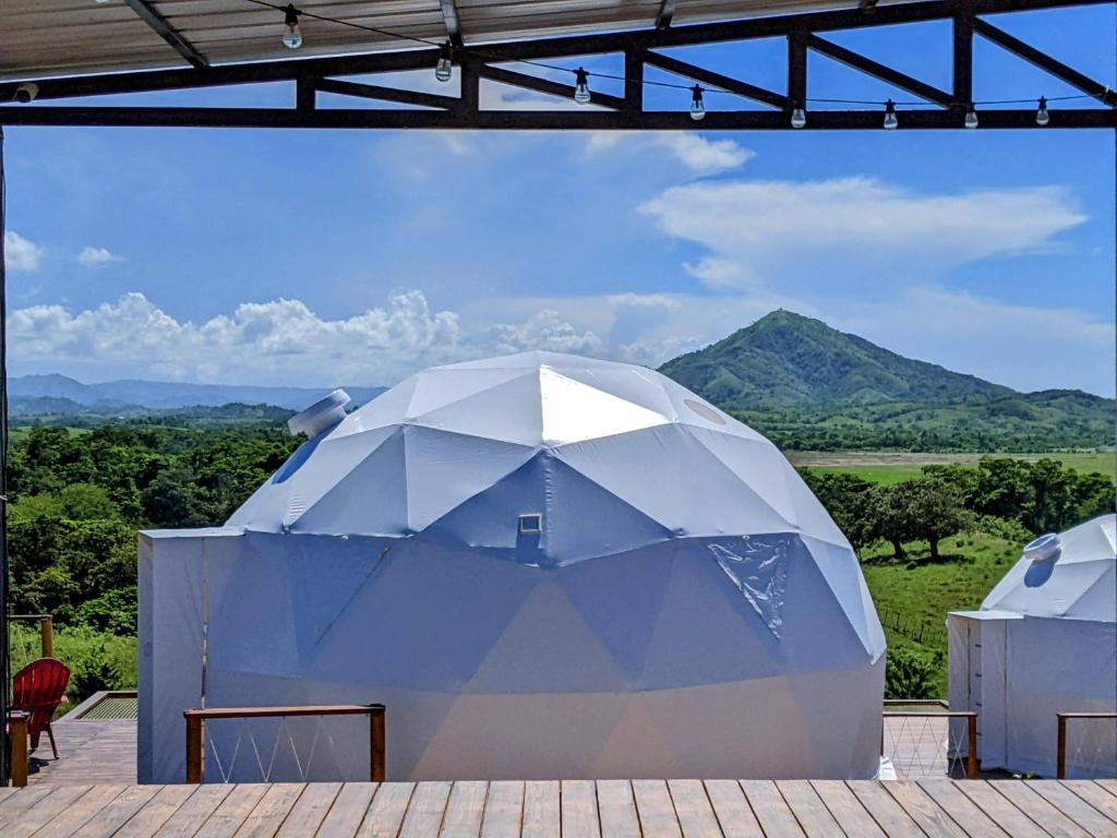 Nespecifikovaný výhled na hory nebo výhled na hory při pohledu z luxury tent