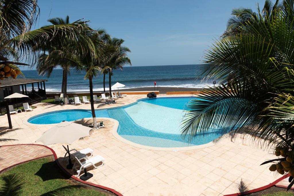 Bazén v ubytování Hotel Cayman Suites nebo v jeho okolí