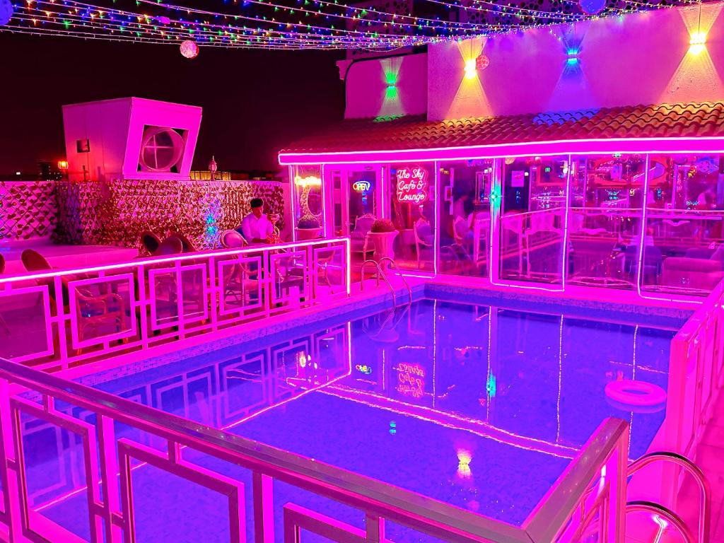 Swimming pool sa o malapit sa The Victory Hotel