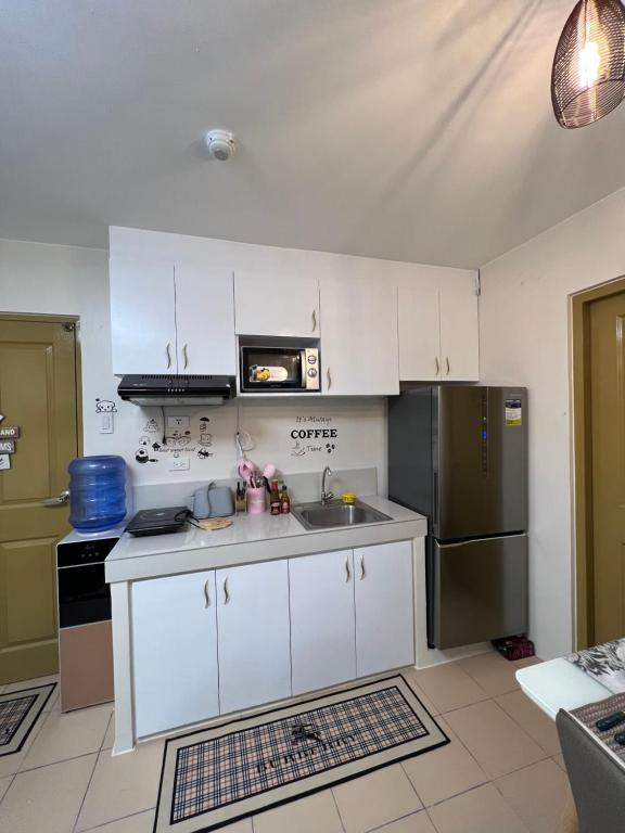 Kuchyň nebo kuchyňský kout v ubytování Lan’z cozy 2 bedroom 8 spatial maa