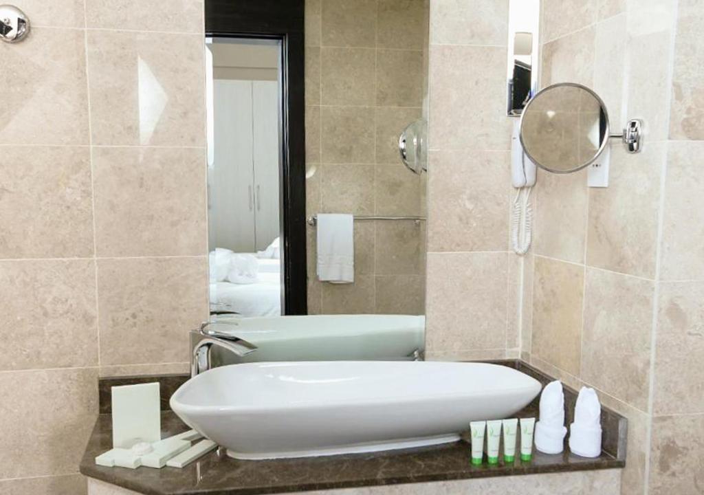Bathroom sa The Victory Hotel