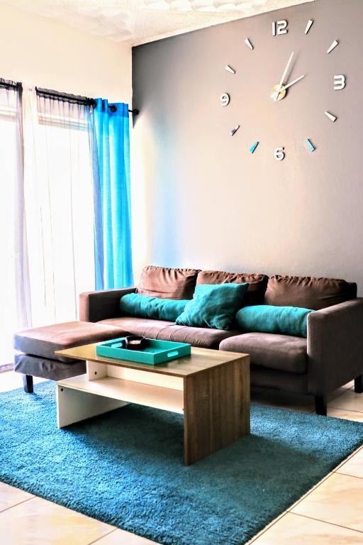 Crystoural Apartment Liguanea Sovereign Apt 2 Bedrooms, 3 Beds, Host