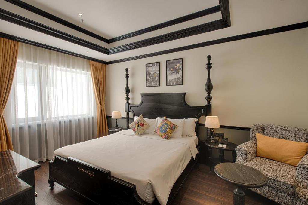 Voodi või voodid majutusasutuse Monarque Hotel Danang toas
