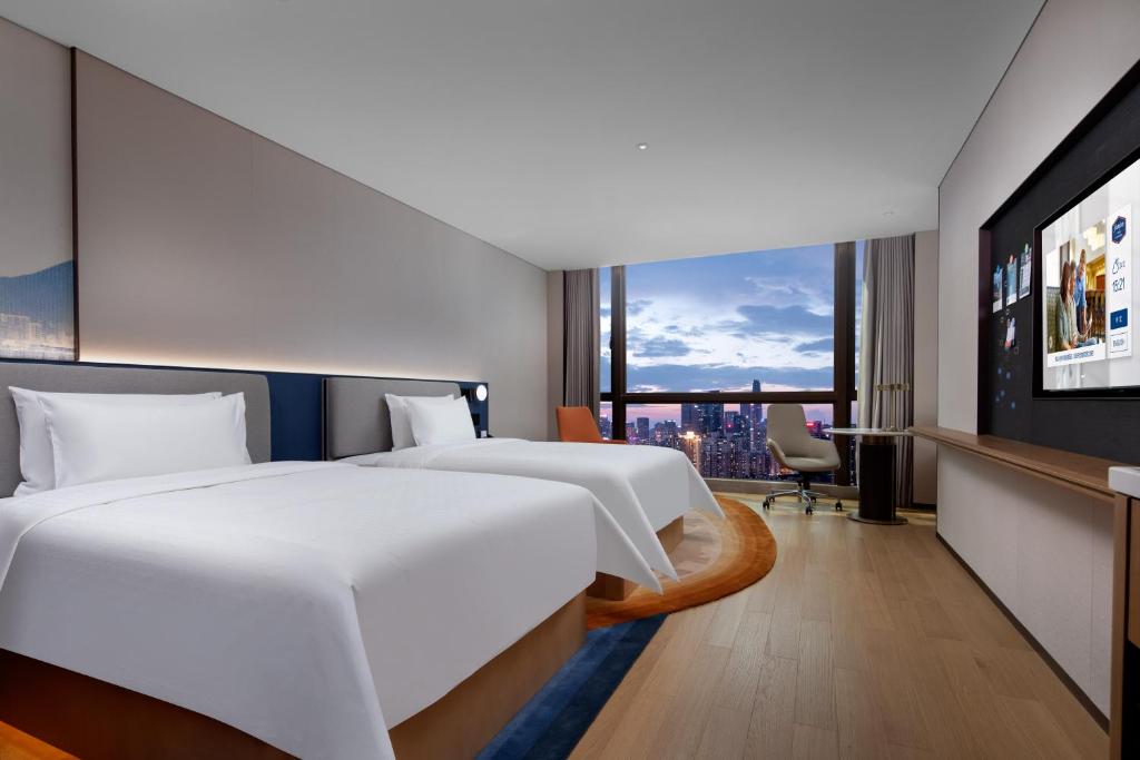 Postel nebo postele na pokoji v ubytování Hampton by Hilton Shenzhen Futian Port