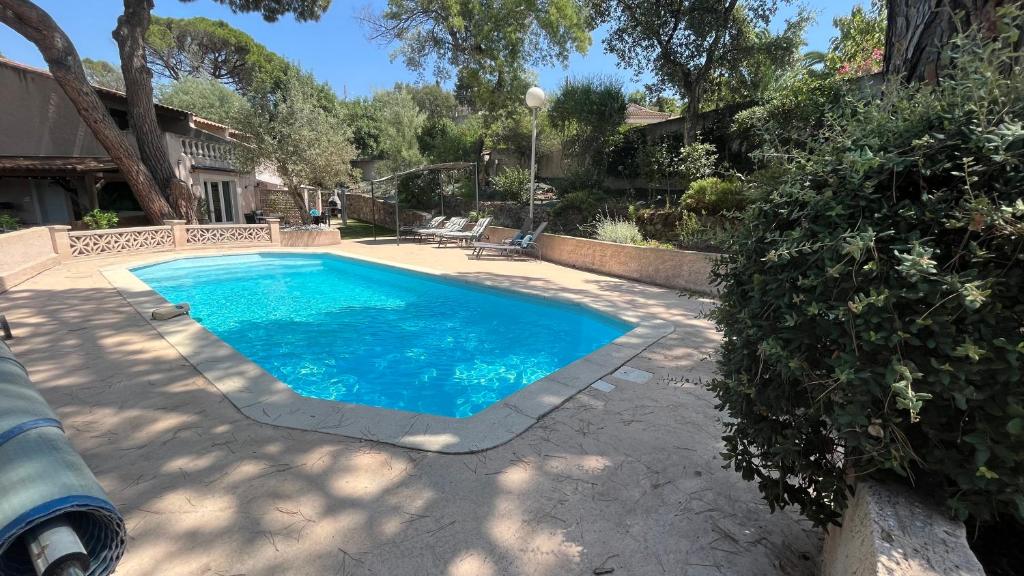 Hồ bơi trong/gần maison 6 personnes villa sofia