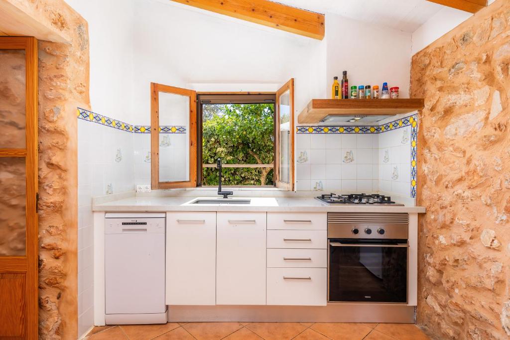 Kuchyň nebo kuchyňský kout v ubytování Finca Can Hostalet