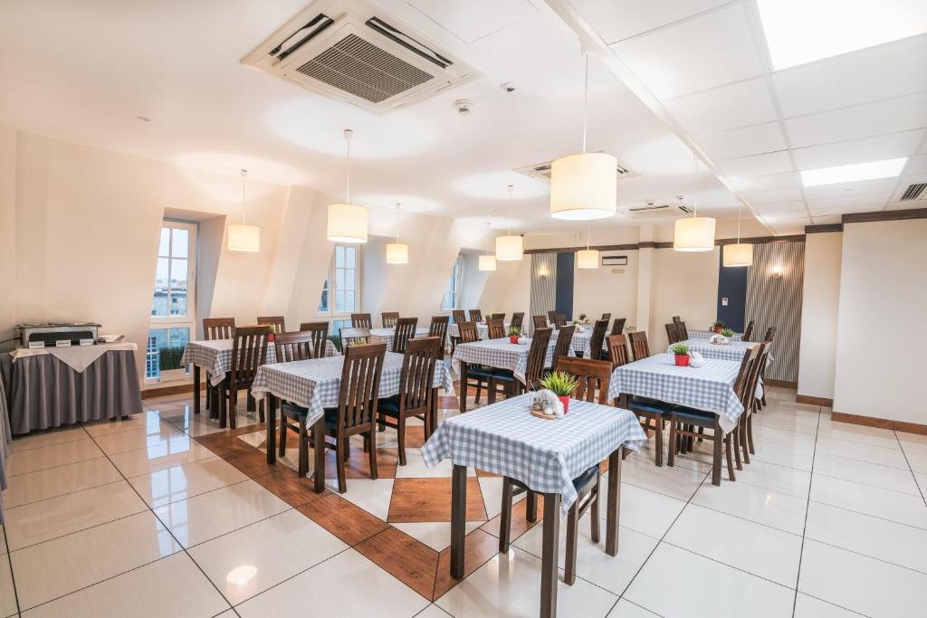 Reštaurácia alebo iné gastronomické zariadenie v ubytovaní Hotel Piast Wrocław Centrum