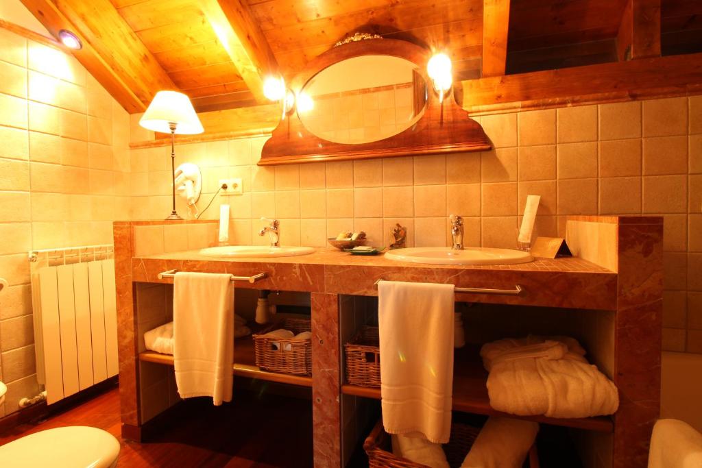 Koupelna v ubytování Abadia del Pirineo