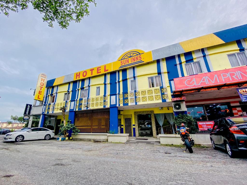 a hotel building with a car parked in front of it at Sun Inns Hotel Equine, Seri Kembangan in Seri Kembangan