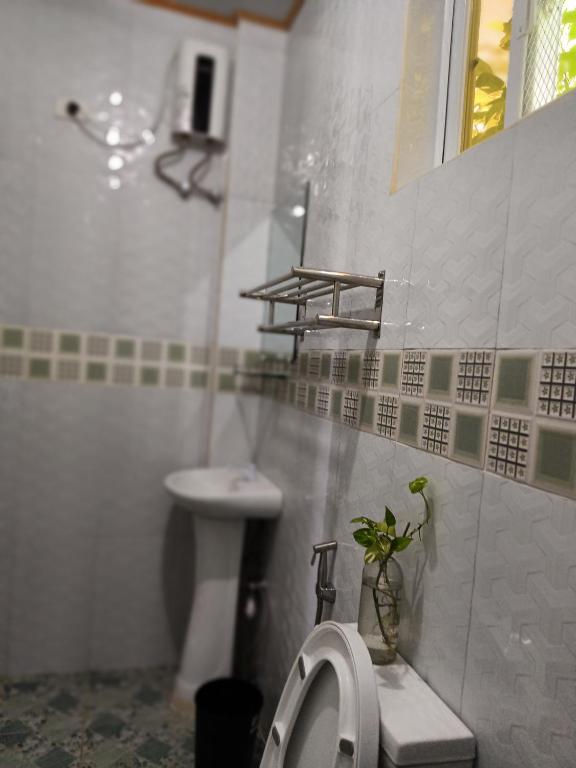 Koupelna v ubytování Binalonan Transient/GUESTHOUSE (PENSION GLAYDIE)