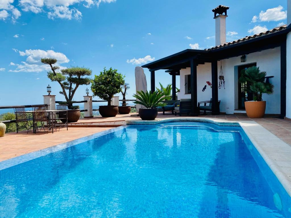 Fotografia z galérie ubytovania Private villa with pool and amazing views v destinácii Casares