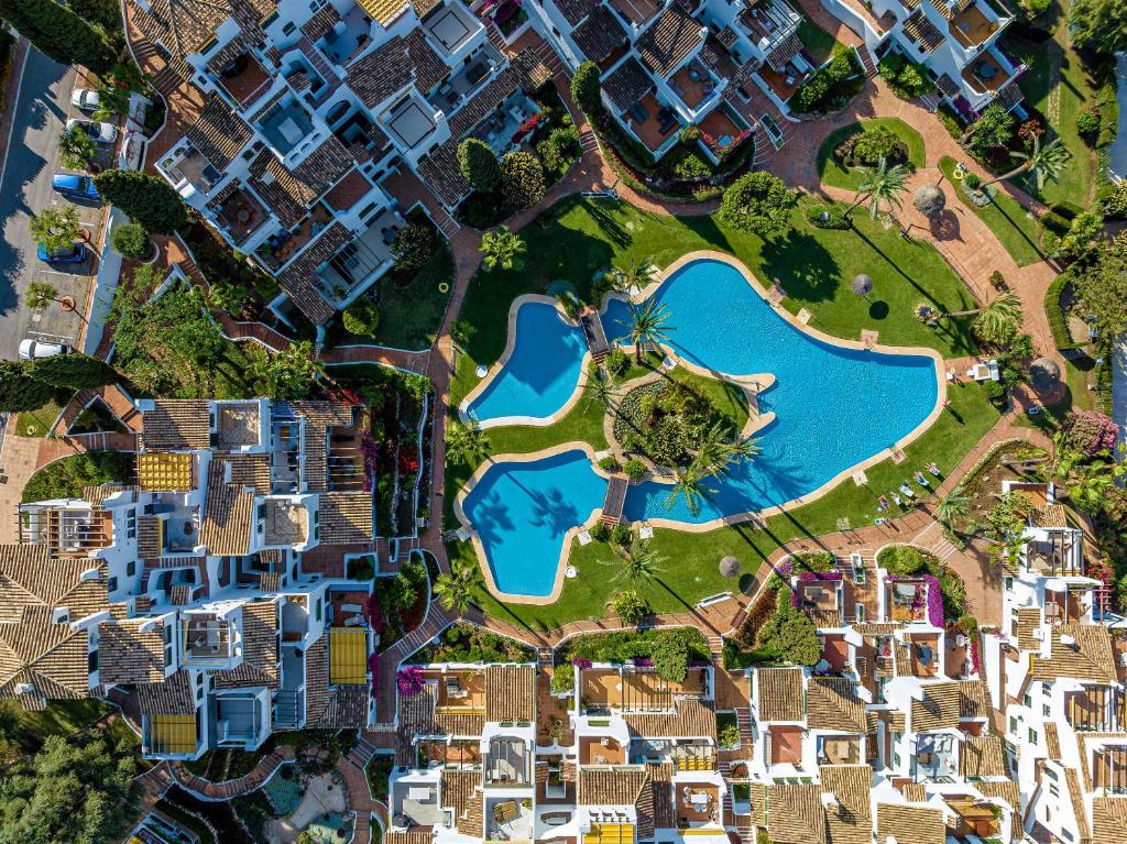 VACATION MARBELLA I Aldea Blanca, Luxury Duplex, Sea View, Walking Distance to Puerto Banus